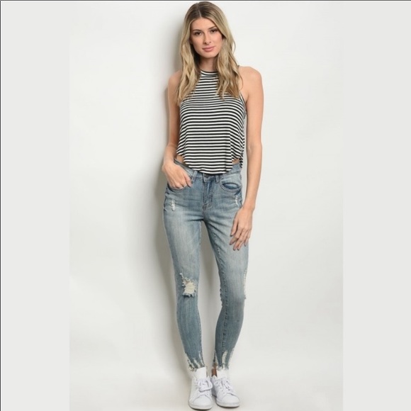 🎉2/$20🎉 LAST 1  Women’s Frayed Denim Light Skinny Jeans - Picture 4 of 8